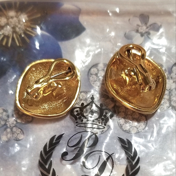 NEW Premier Designs Classic Brushed Gold Clip on Earrings - Picture 2 of 6